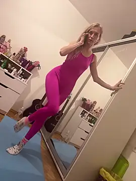 Snapshot of Faiiry_ chatting on February 27, 2:22 am Faiiry online show from February 27, 2:22 am