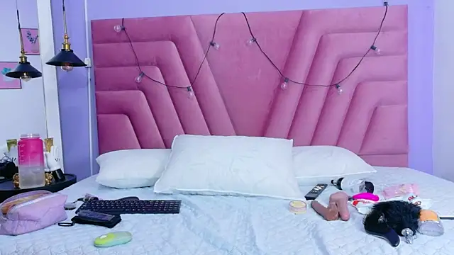 curvybuffgirllll online show from April 13, 7:41 pm