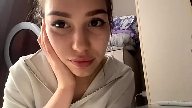 Snapshot of HypnoticEyeys chatting on February 25, 11:20 am HypnoticEyeys online show from February 25, 11:20 am