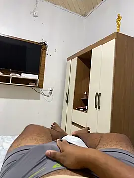 Snapshot of Moreira554_ chatting on February 27, 6:52 pm Moreira554 online show from February 27, 6:52 pm