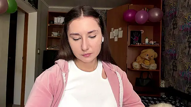 Snapshot of poly_princess chatting on February 24, 6:11 am poly princess online show from February 24, 6:11 am