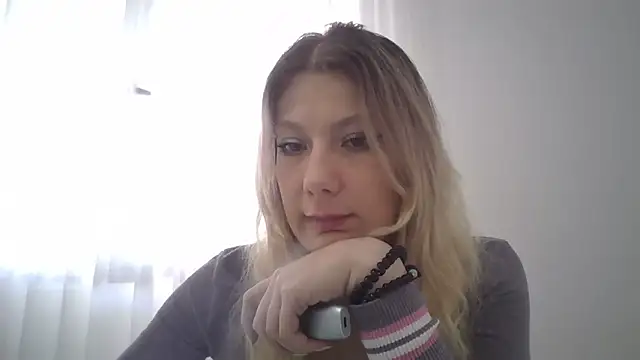 Snapshot of Foxy_Bright chatting on February 28, 12:39 pm Foxy Bright online show from February 28, 12:39 pm