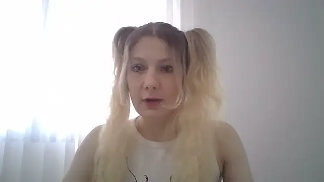 Snapshot of Foxy_Bright chatting on March 1, 12:29 pm Foxy Bright online show from March 1, 12:29 pm