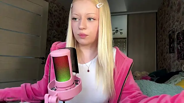 JeneeBIanks online show from February 24, 11:41 am