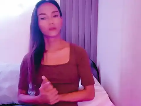 Snapshot of Miyahkoschakxx chatting on July 16, 12:05 am Miyahkoschakxx online show from July 16, 12:05 am