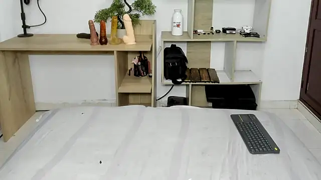 valeriavelasquez online show from June 4, 10:16 pm