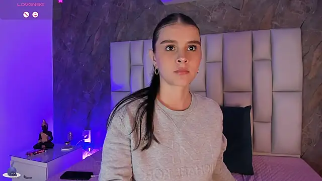 lya gomez online show from April 8, 2:55 am