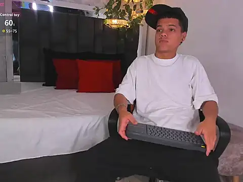 Snapshot of PATRIICKMILLER chatting on February 24, 3:43 pm PATRIICKMILLER online show from February 24, 3:43 pm