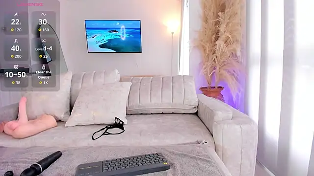 sofiawiliams online show from April 5, 1:08 pm