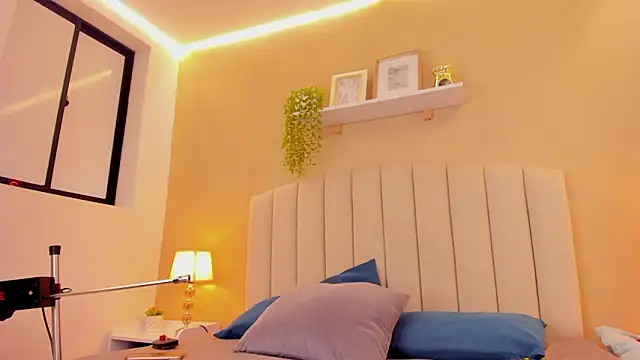 sara kitten19 online show from March 11, 1:39 pm