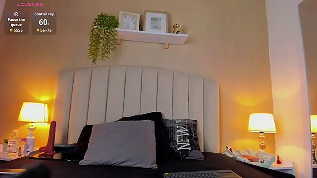 sara kitten19 online show from April 10, 1:38 pm