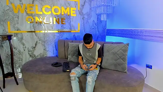 Snapshot of Emmastee chatting on March 3, 3:51 pm Emmastee online show from March 3, 3:51 pm