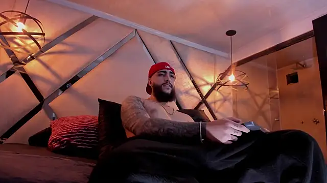 SantiagoHincapiie online show from March 5, 4:19 am