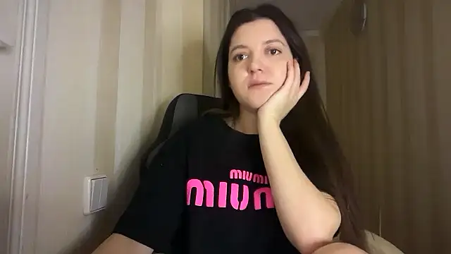 Snapshot of Eloise_Pattie chatting on February 25, 11:03 pm Eloise Pattie online show from February 25, 11:03 pm