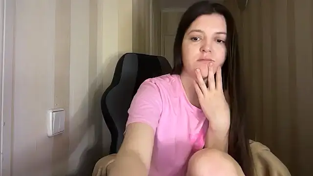 Eloise Pattie online show from March 17, 10:46 pm