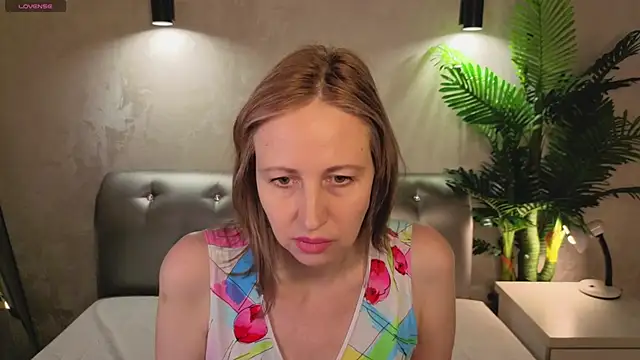 Elizabeth Andersonn online show from March 26, 1:01 am