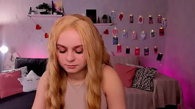 Snapshot of VivienAllen chatting on February 21, 4:24 am VivienAllen online show from February 21, 4:24 am