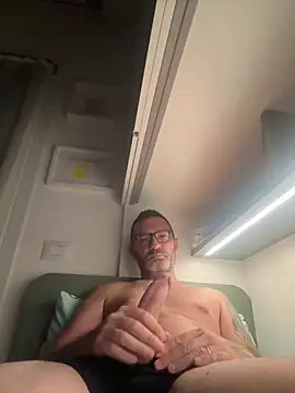Snapshot of ivandotato23 chatting on July 13, 9:28 pm ivandotato23 online show from July 13, 9:28 pm