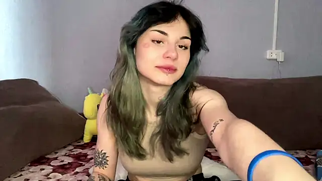 Snapshot of Emmibrilson chatting on March 2, 10:33 am Emmibrilson online show from March 2, 10:33 am