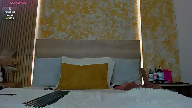 julietta pink online show from April 10, 11:26 am