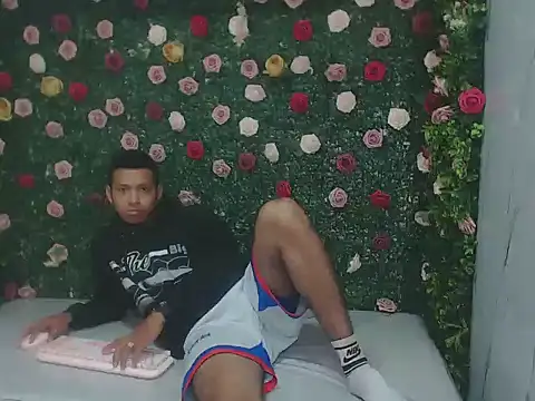 Snapshot of dylans_brown chatting on February 20, 3:34 pm dylans brown online show from February 20, 3:34 pm