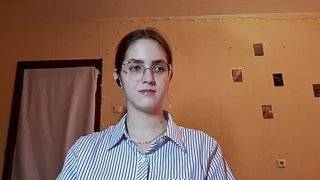 Snapshot of Katelemon chatting on May 2, 10:53 am Katelemon online show from May 2, 10:53 am