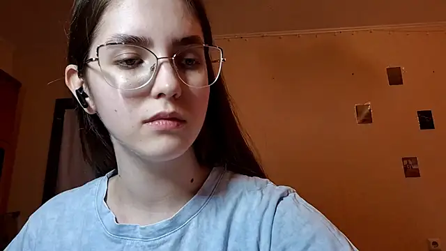 Snapshot of Katelemon chatting on May 8, 2:11 pm Katelemon online show from May 8, 2:11 pm