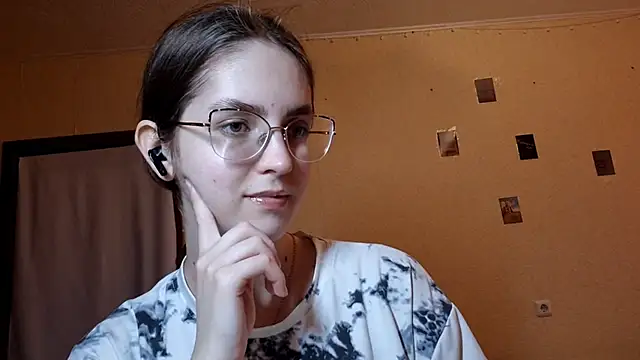 Snapshot of Katelemon chatting on May 25, 1:50 pm Katelemon online show from May 25, 1:50 pm
