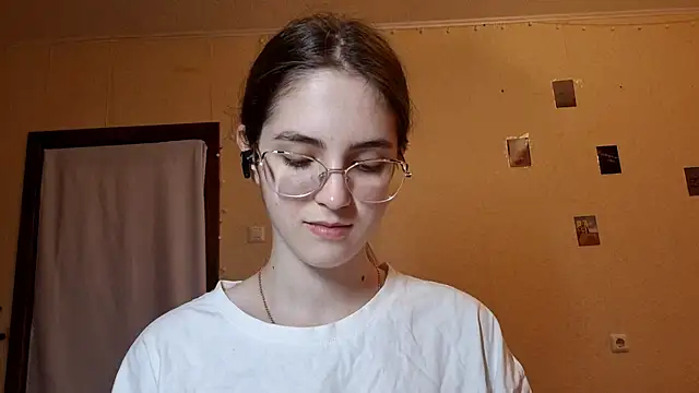 Snapshot of Katelemon chatting on June 2, 9:11 am Katelemon online show from June 2, 9:11 am
