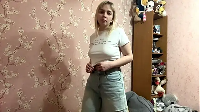 LiraDreamX online show from April 26, 4:15 pm