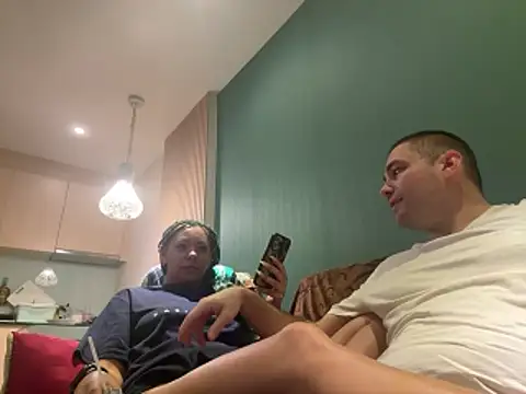 Snapshot of alpsXsiberia chatting on March 1, 9:22 am alpsXsiberia online show from March 1, 9:22 am