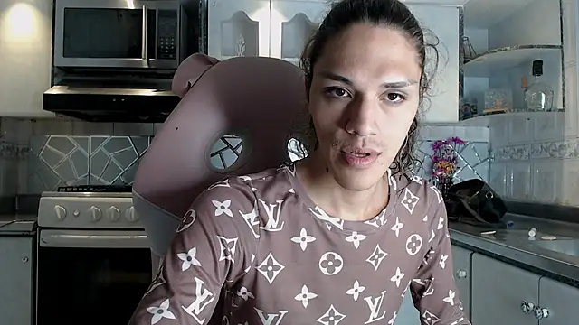 Snapshot of CrisOzzz chatting on February 25, 8:40 pm CrisOzzz online show from February 25, 8:40 pm