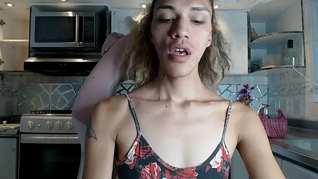 Snapshot of CrisOzzz chatting on March 1, 6:54 pm CrisOzzz online show from March 1, 6:54 pm