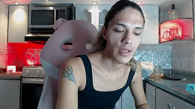 CrisOzzz online show from March 24, 6:02 pm