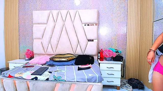 Snapshot of Megan_Jhonsom chatting on February 21, 8:32 pm Megan Jhonsom online show from February 21, 8:32 pm