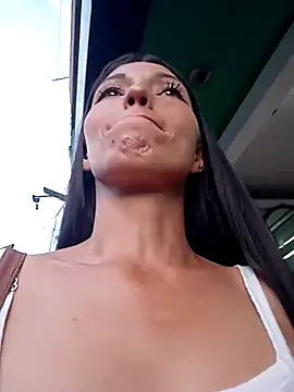 sandy 11  online show from March 14, 10:48 pm