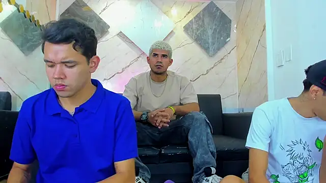 Snapshot of Latins_on_fire chatting on February 28, 7:59 pm Latins on fire online show from February 28, 7:59 pm