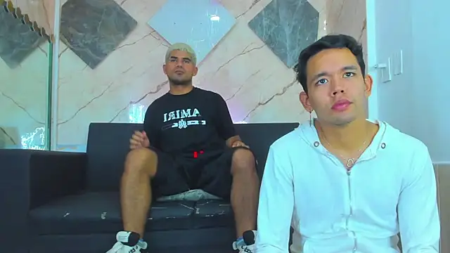 Snapshot of Latins_on_fire chatting on March 1, 7:38 pm Latins on fire online show from March 1, 7:38 pm