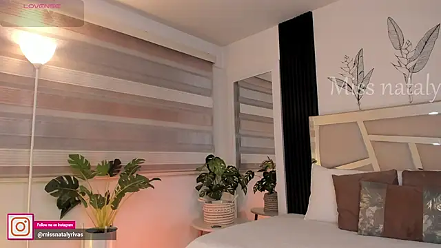 missnataly online show from April 8, 10:32 pm