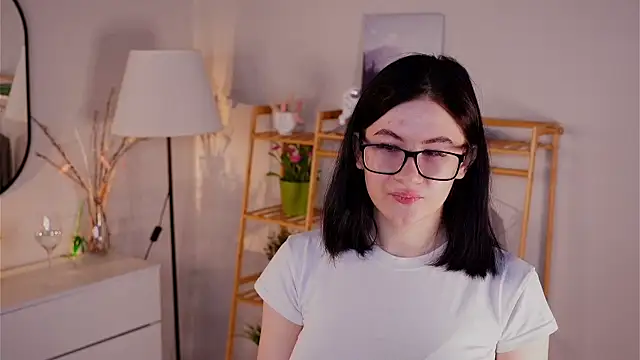 Snapshot of TwilaMode chatting on March 2, 3:52 am TwilaMode online show from March 2, 3:52 am