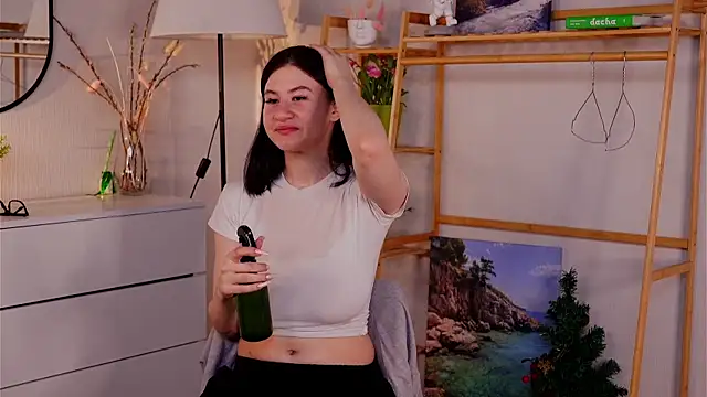 Snapshot of TwilaMode chatting on March 2, 7:15 am TwilaMode online show from March 2, 7:15 am