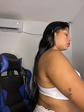 Snapshot of Kittyoficiall chatting on February 26, 6:29 pm Kittyoficiall online show from February 26, 6:29 pm