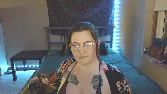 Snapshot of VelvetVixenXOX chatting on March 12, 1:23 am VelvetVixenXOX online show from March 12, 1:23 am