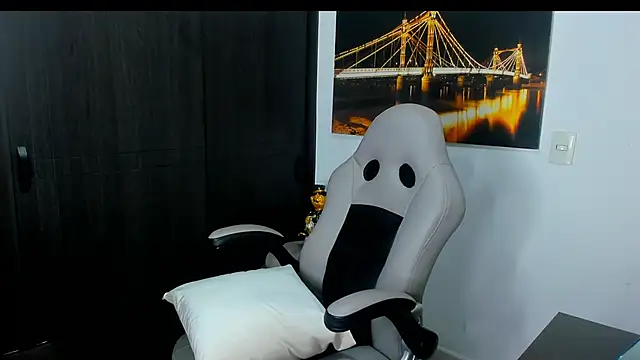 MEGAAN HILTONN online show from April 5, 11:13 pm