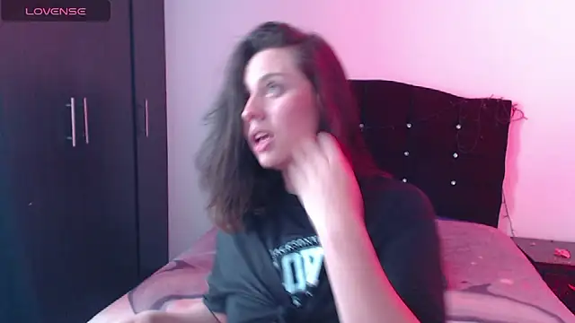 Snapshot of Ana__arms chatting on February 24, 3:21 pm Ana arms online show from February 24, 3:21 pm