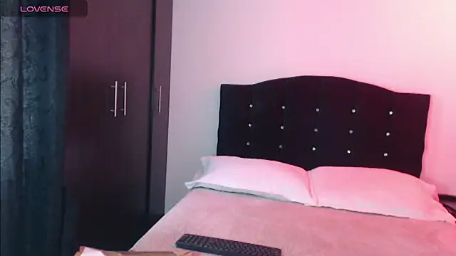 Ana  arms online show from April 24, 6:43 pm