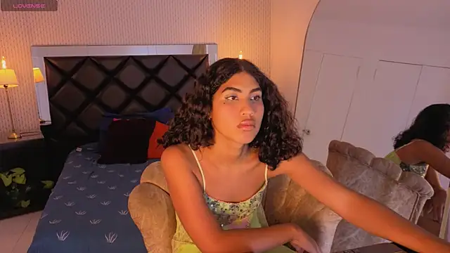 Snapshot of soffiene chatting on February 21, 10:22 pm soffiene online show from February 21, 10:22 pm