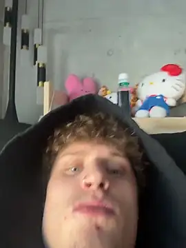 Snapshot of PAPITRVN chatting on February 21, 9:27 pm PAPITRVN online show from February 21, 9:27 pm