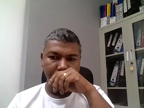 Brad0905 online show from April 20, 6:16 am