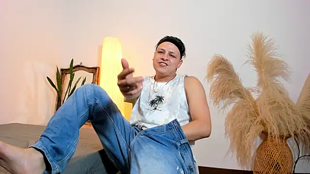 Snapshot of SamJoness_ chatting on February 26, 7:35 pm SamJoness online show from February 26, 7:35 pm